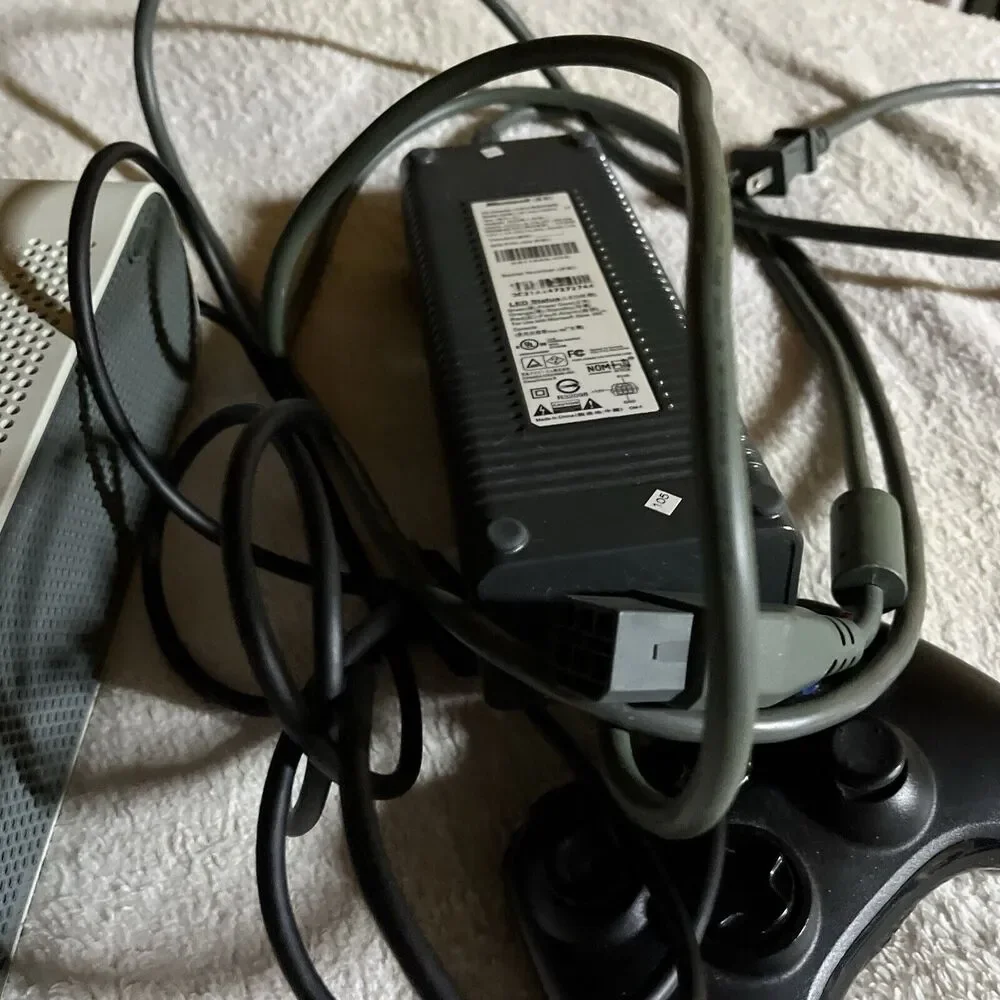 Microsoft Xbox 360 Lot 120GB White Console WiFi Extender Power Cord Controller